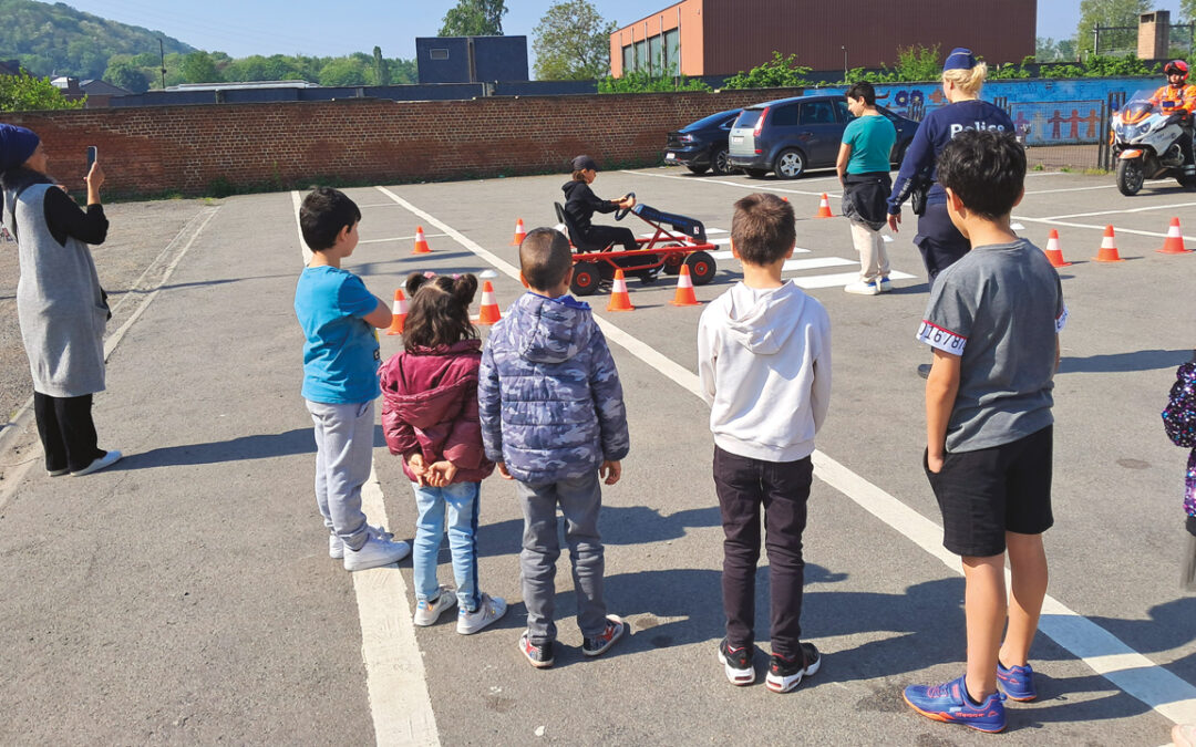 Apprendre à traverser une rue