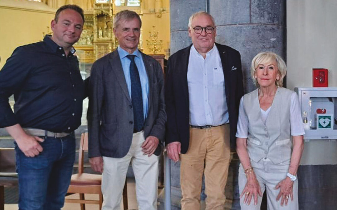 Le Rotary de Visé offre un défibrillateur à la Collégiale