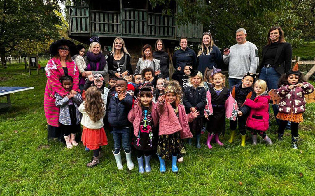 Un cortège d’Halloween haut en couleurs pour les élèves de l’Haccourt des Enfants !