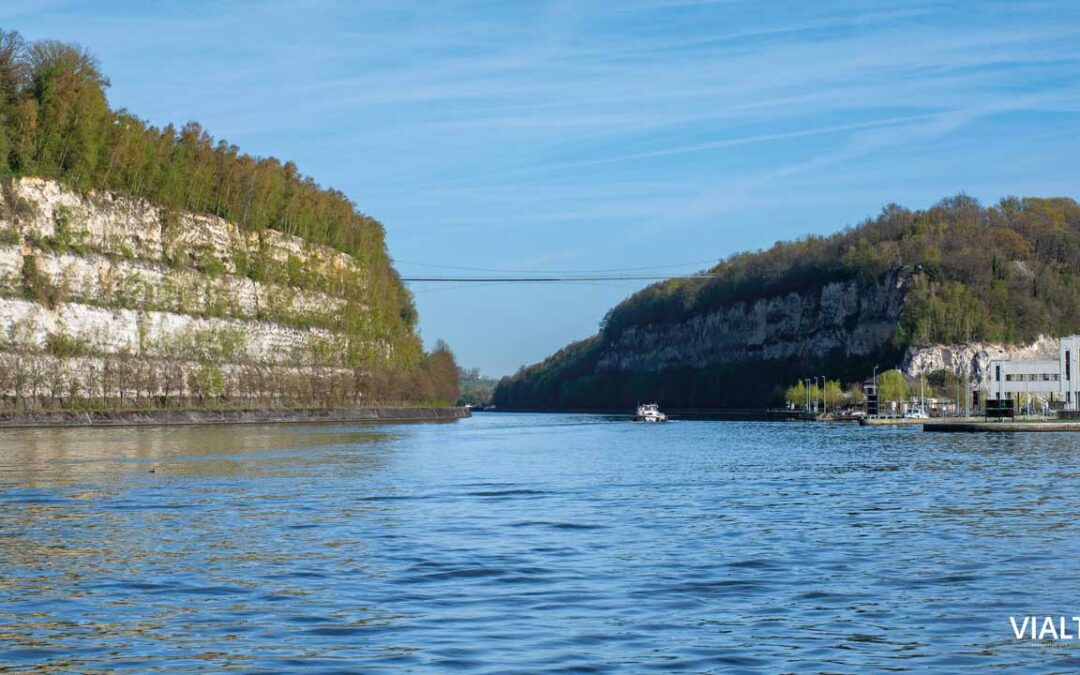 La passerelle de Caster : une immersion durable en pleine nature